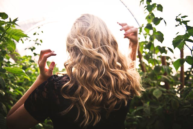 Conseils pour des cheveux brillants et soyeux